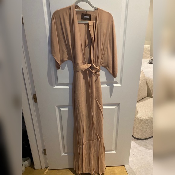 Reformation Winslow dress in Nude (size XS) - Picture 4 of 9